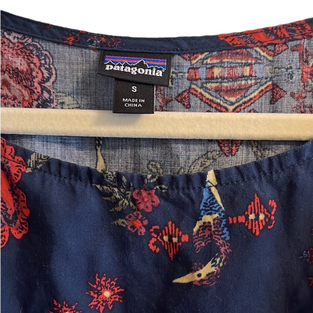 Women’s Patagonia Navy and Red Dress Size Small - Picture 3 of 3